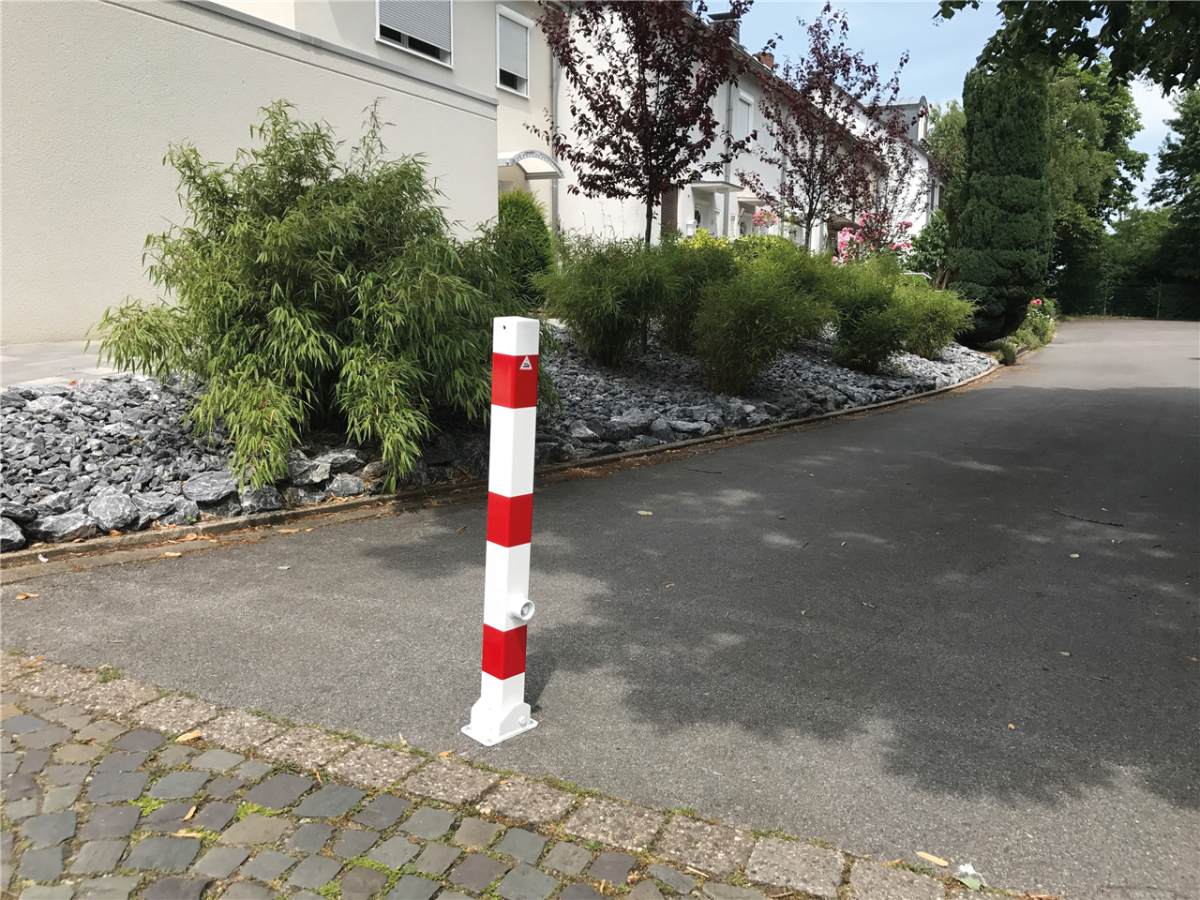 Barrier posts | Steel tube 70 x 70 mm | foldable, with triangular ...